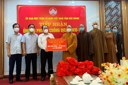 Trao 500 triệu đồng, 20 tấn gạo, 2,5 tấn đường ủng hộ bà con khó khăn do ảnh hưởng dịch Covid-19 tại Bắc Giang