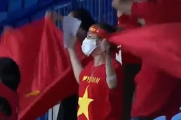 Bóng đá và niềm vui chống dịch