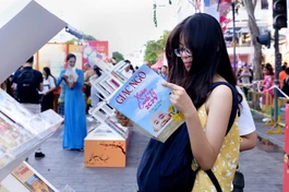 Bạn đọc trẻ với Báo Giác Ngộ - Ảnh: Yên Hà