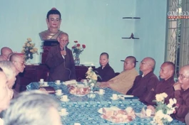 Đại lão Hòa thượng Thích Thiện Hào trong một lần làm việc tại tòa soạn Báo Giác Ngộ - Ảnh: Tư liệu BGN