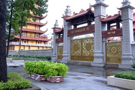 Tam quan Việt Nam Quốc Tự - Ảnh: Bảo Toàn/BGN