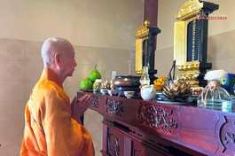 Trưởng lão Hòa thượng Thích Trí Quảng tưởng niệm các bậc Ân sư - Ảnh: Minh Nhân