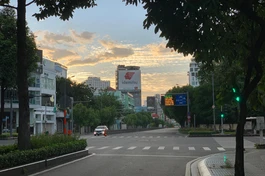 18 giờ 26-7, mặt trời chưa lặng hẳn, nhưng đường thì vắng 