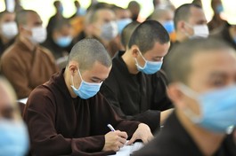 Tăng sinh Học viện Phật giáo VN tại TP.HCM trong một sinh hoạt ngoại khóa trước lúc TP.HCM thực hiện giãn cách xã hội để phòng, chống dịch Covid-19