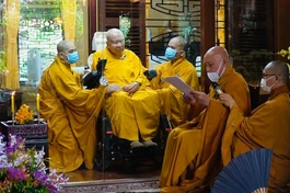 Hòa thượng Thích Nhật Quang đại diện môn đồ tứ chúng dâng lời tác bạch