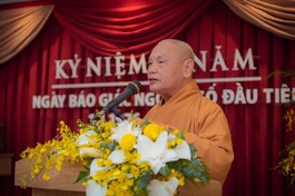 Hòa thượng Thích Thiện Nhơn, Chủ tịch Hội đồng Trị sự tham dự và phát biểu tại lễ kỷ niệm 45 năm năm ngày Báo Giác Ngộ ra số đầu tiên - Ảnh: Đăng Huy