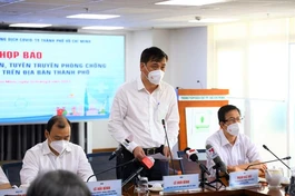 Ông Lê Hòa Bình, Phó Chủ tịch UBND TP.HCM công bố chỉ thị - Ảnh: TTBCTP.HCM