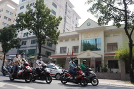 Nhịp sống tại TP.HCM đã trở lại (cảnh trước trụ sở tòa soạn Báo Giác Ngộ, 85 Nguyễn Đình Chiểu, Q.3, sáng 1-10-2021) - Ảnh: Như Danh/BGN