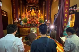 Nhóm Rap Nhà Làm sám hối tại chùa Quán Sứ sáng 6-10-2021 xin Giáo hội, Tăng Ni, Phật tử trong và nước tha lỗi, cam kết sẽ không tái phạm - Ảnh: VP1 Trung ương GHPGVN