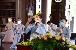 Lễ cầu nguyện cho các hương linh tử nạn vì Covid-19 tại tu viện Khánh An - Ảnh: Trung Nhuận - Khương Duy