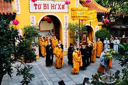 Cung rước di ảnh Đức Đệ tam Pháp chủ GHPGVN từ tổ đình Viên Minh đến chùa Quán Sứ