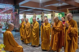 Hòa thượng Chủ tịch và chư tôn đức Ban Thường trực Hội đồng Trị sự khánh tuế Trưởng lão Hòa thượng Quyền Pháp chủ GHPGVN - Ảnh: Nguyện Truyền/BGN