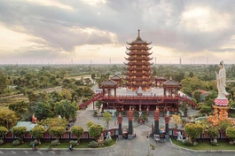 Chùa Phật Ngọc Xá Lợi Vĩnh Long vừa được hoàn thiện sau hơn 30 năm gián đoạn - Ảnh: Louis Ho