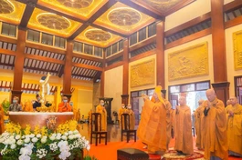 Lễ Tắm Phật trong Đại lễ Kính mừng Phật đản tại Việt Nam Quốc Tự