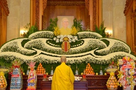 Trưởng lão Hòa thượng Thích Trí Quảng tưởng niệm Đại lão Hòa thượng Thích Từ Nhơn - Ảnh: Bảo Toàn/BGN