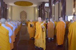 Trưởng lão Hòa thượng Thích Trí Quảng và Hòa thượng Thích Minh Thông sái tịnh 