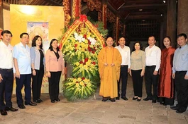 Bí thư Trung ương Đảng, Trưởng ban Dân vận Trung ương Bùi Thị Minh Hoài thăm, chúc mừng nhân dịp Đại lễ Phật đản tại chùa Phật Tích, huyện Tiên Du, tỉnh Bắc Ninh