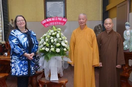 Tổng lãnh sự Hoa Kỳ tại TP.HCM Marie C.Damour thăm, chúc mừng Trưởng lão Hòa thượng Quyền Pháp chủ GHPGVN nhân Đại lễ Phật đản PL.2566