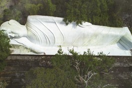 Tượng Phật Thích Ca nhập Niết-bàn trên núi Tà Cú