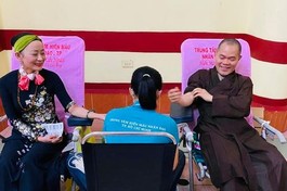 Thượng tọa Thích Quảng Pháp, trụ trì chùa Hòa Khánh hiến máu