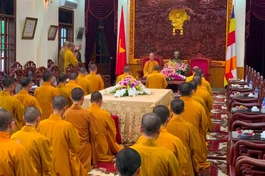 Chư Tăng tại Trường Trung cấp Phật học Nam Định lắng nghe Đức Quyền Pháp chủ GHPGVN giáo giới