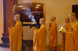 Cử hành khóa lễ Tam bảo cầu nguyện trước giờ khai mạc Đại hội đại biểu Phật giáo TP.HCM lần thứ X, nhiệm kỳ 2022-2027