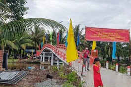 Chiếc cầu phục vụ dân sinh mang đạo hiệu Sa-môn Thích Giác Toàn - Ảnh: Minh Trang