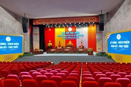 Trang trí hội trường tại Cung Văn hóa Hữu nghị Việt - Xô cho Đại hội đại biểu Phật giáo TP.Hà Nội lần thứ IX - Ảnh: Phúc Thịnh/BGN