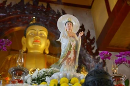 Chiêm ngưỡng tôn tượng Quán Thế Âm tại Việt Nam Quốc Tự