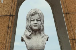 Tượng Quách Thị Trang