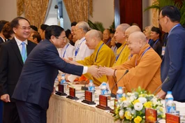 Thủ tướng Chính phủ Phạm Minh Chính chào Hòa thượng Thích Thiện Nhơn và chư tôn đức lãnh đạo GHPGVN