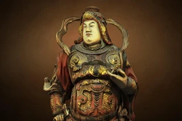 Tại tư gia thờ hộ pháp được không? 