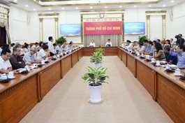 Quang cảnh hội nghị tại trụ sở UBND TP.HCM sáng 6-10-2022