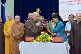 Nghi thức ký kết diễn ra tại Trụ sở Ủy ban MTTQVN TP.HCM - Ảnh: Bảo Toàn/BGN