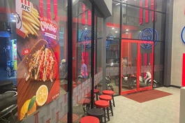 Quán bán thức ăn nhanh của KFC trên đường Thích Quảng Đức (quận Phú Nhuận, TP.HCM) - Ảnh: Q.H.