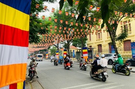 Trang hoàng chào mừng Đại hội trên Phố Quán Sứ, Hà Nội ngày 22-11-2022 - Ảnh: Hoàng Độ