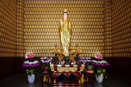 Tôn tượng Bồ-tát Quán Thế Âm tại chùa Phổ Quang được giữ nguyên hình tướng và chất liệu tôn tạo từ trước năm 1975 - Ảnh: BGN