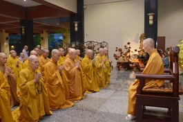 Ban Thường trực Ban Trị sự GHPGVN TP.HCM khánh tuế Đức Pháp chủ trong đạo tình Thầy trò thiền môn - Ảnh: Bảo Toàn