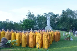 [Video] Đức Pháp chủ GHPGVN dự lễ Khánh đản Đức Phật A Di Đà tại chùa Huê Nghiêm