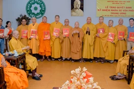 Hòa thượng Chủ tịch Hội đồng Trị sự và các nhân sự mới của Văn phòng II Trung ương GHPGVN vừa được bổ nhiệm - Ảnh: chutichghpgvn.vn