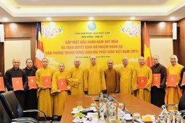 Trao quyết định nhân sự Văn phòng I Trung ương GHPGVN nhiệm kỳ 2022-2027