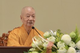 [Video] Đức Pháp chủ GHPGVN nói chuyện với Tăng Ni trẻ: "Kiểm soát lời nói, làm chủ hành động"