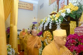 Hữu nhiễu kim quan tưởng niệm trước Giác linh Trưởng lão Hòa thượng Thích Giác Quang - Thành viên Hội đồng Chứng minh GHPGVN.