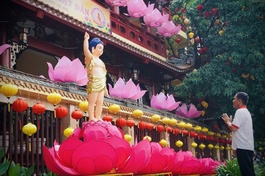 Không gian Đức Phật đản sinh bên bờ kênh Nhiêu Lộc