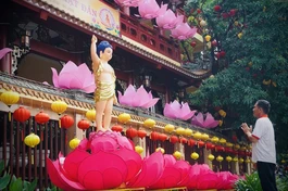 Không gian Đức Phật đản sinh bên bờ kênh Nhiêu Lộc