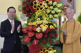 Chủ tịch nước Võ Văn Thưởng và Đức Pháp chủ GHPGVN - Trưởng lão Hòa thượng Thích Trí Quảng - Ảnh: Hữu Khoa