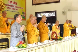 Chủ tọa tọa đàm