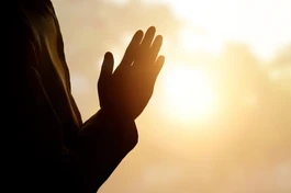 Giữ gìn giới luật để tâm hồn được sáng đẹp thêm ra, giới luật không phải là sự ràng buộc - Ảnh minh họa