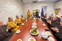 Đoàn chư tôn đức lãnh đạo GHPGVN cũng đã có buổi tiếp xúc và làm việc với Tổng Lãnh sự quán Việt Nam tại San Francisco - Ảnh: C.T.V