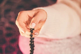 Trong những ngày "bất tịnh" có nên đọc tụng kinh sách?